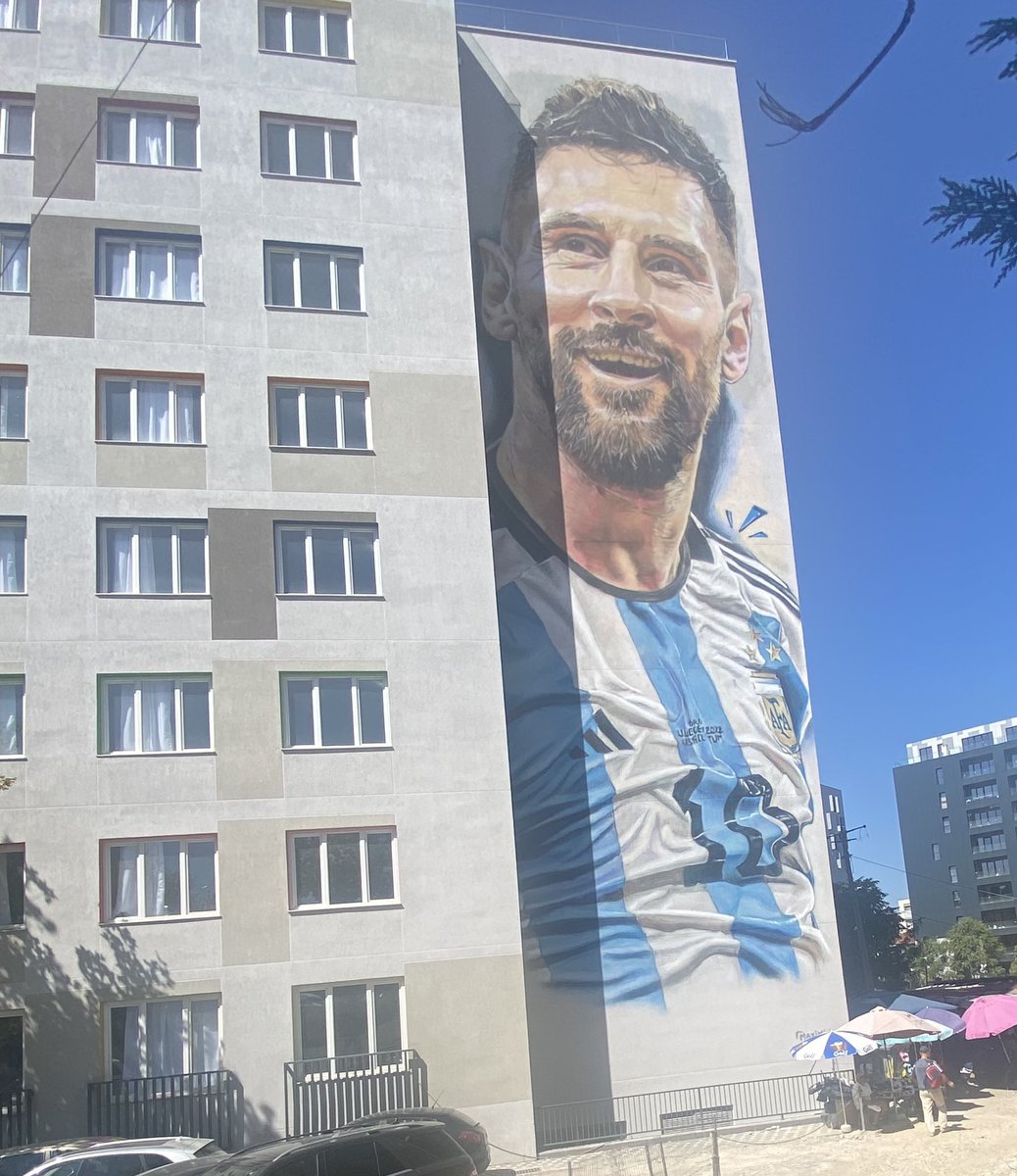 TaulantSlk's tweet photo. Building #Tirana Albanie 🇦🇱 #Messi https://t.co/7iASAy8kop