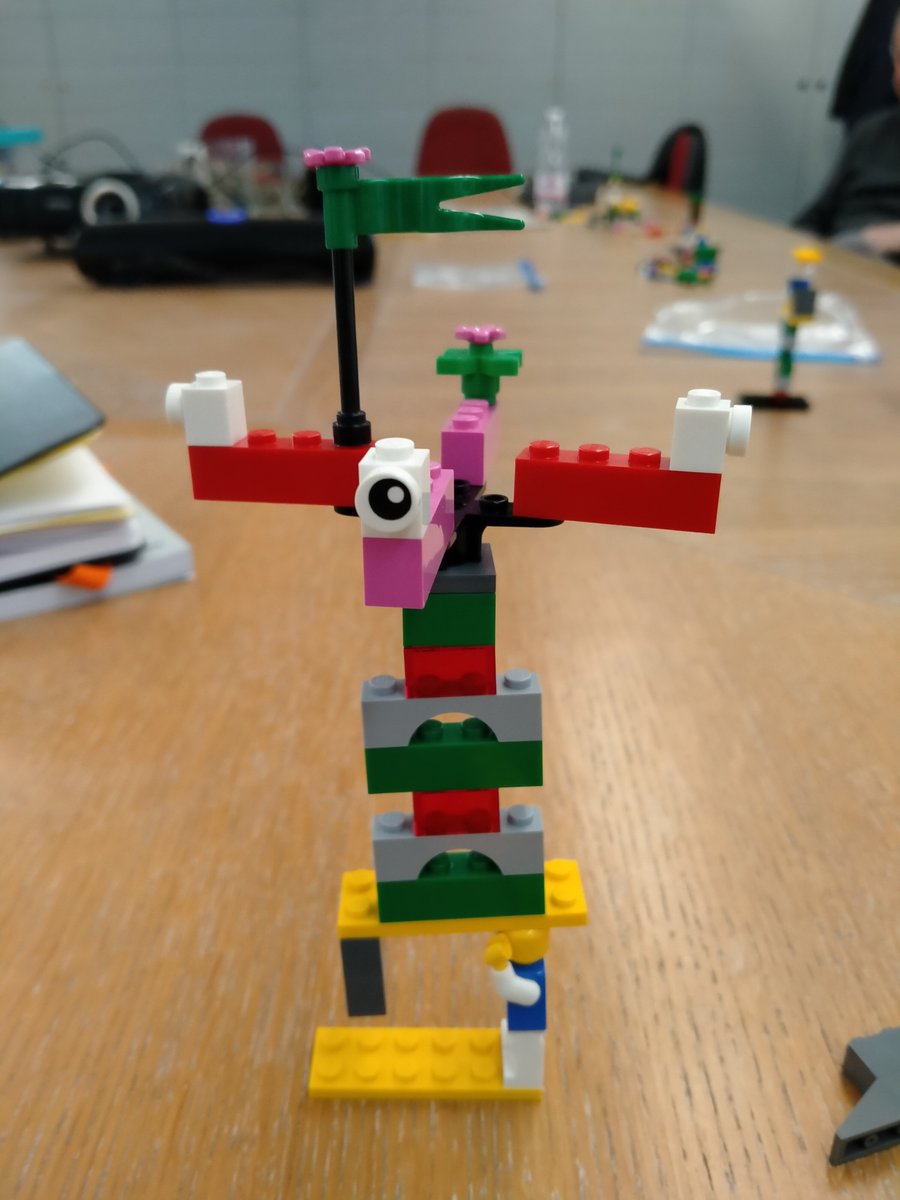 atSilvy's tweet photo. Workshop molto "serious" e molto "play" con @lgarbell 🤸‍♀️ #comunicazionedigitale   #legoseriousplay https://t.co/zzcqPyAjxb
