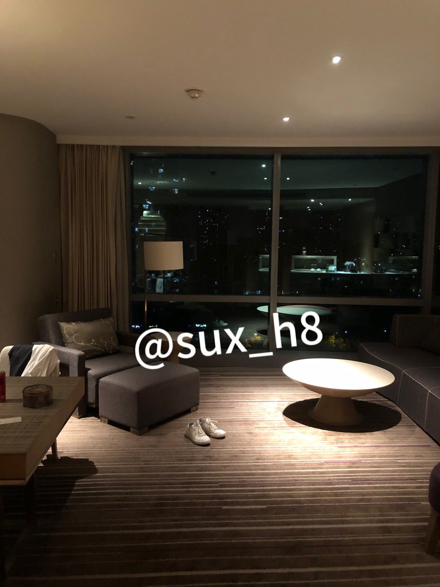 SUX_h8's tweet photo. 床上等你** https://t.co/H66muNB5Ux