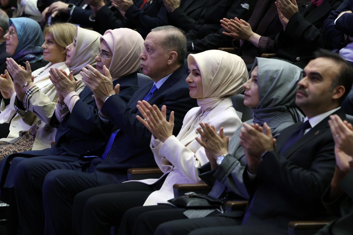 Cumhurbaşkanımız Sn. <a href="/RTErdogan/">Recep Tayyip Erdoğan</a>’ın himayelerinde, Sn. <a href="/EmineErdogan/">Emine Erdoğan</a> Hanımefendi’nin teşrifleriyle Kadına Yönelik Şiddete Karşı Mücadele Programımızı gerçekleştirdik.

Biz, kadınlara haklarını teslim etmeyi bir lütuf değil, kutsal bir vazife addediyoruz. Aldığımız tüm tedbirlerle