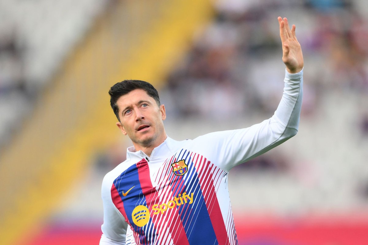 BarcaUniversal's tweet photo. Lewandowski made 0 shots and won 0/5 duels in the first half against Rayo Vallecano. https://t.co/eruBlZrKOM