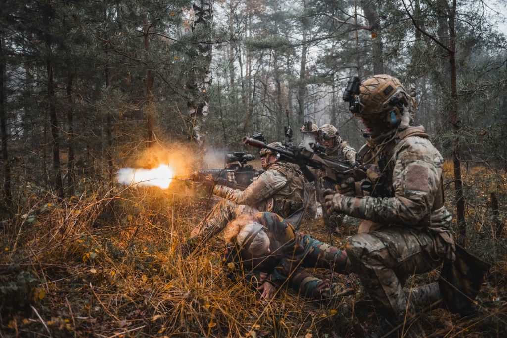 BelgiumDefence's tweet photo. Les provinces d’Anvers et du Limbourg ont accueilli l’exercice tactique à grande échelle #CelticUprise, du 13 au 24 novembre. Quelque 900 militaires avec 150 véhicules en ont profité pour s’entraîner en terrain civil
https://t.co/4Yxmu6AGEm https://t.co/PgwdpSInQa