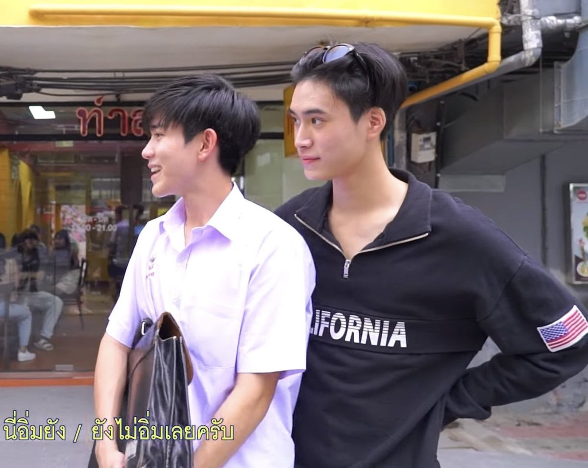 waa8473's tweet photo. 99.99% ของด้อมคุณหนูนี่ว่าอันนี้คงเป็นอันดับต้น ๆ ฟีลพี่มหาลัยมารอรับน้องมัธยมไปเดินสยามแล้วโดนสัมภาษณ์งี้ มันใช่อะมันใช่ ~~

#จมนฟปฟก
#เจมีไนน์โฟร์ท
#GeminiFourth https://t.co/tIKtXwlNIx