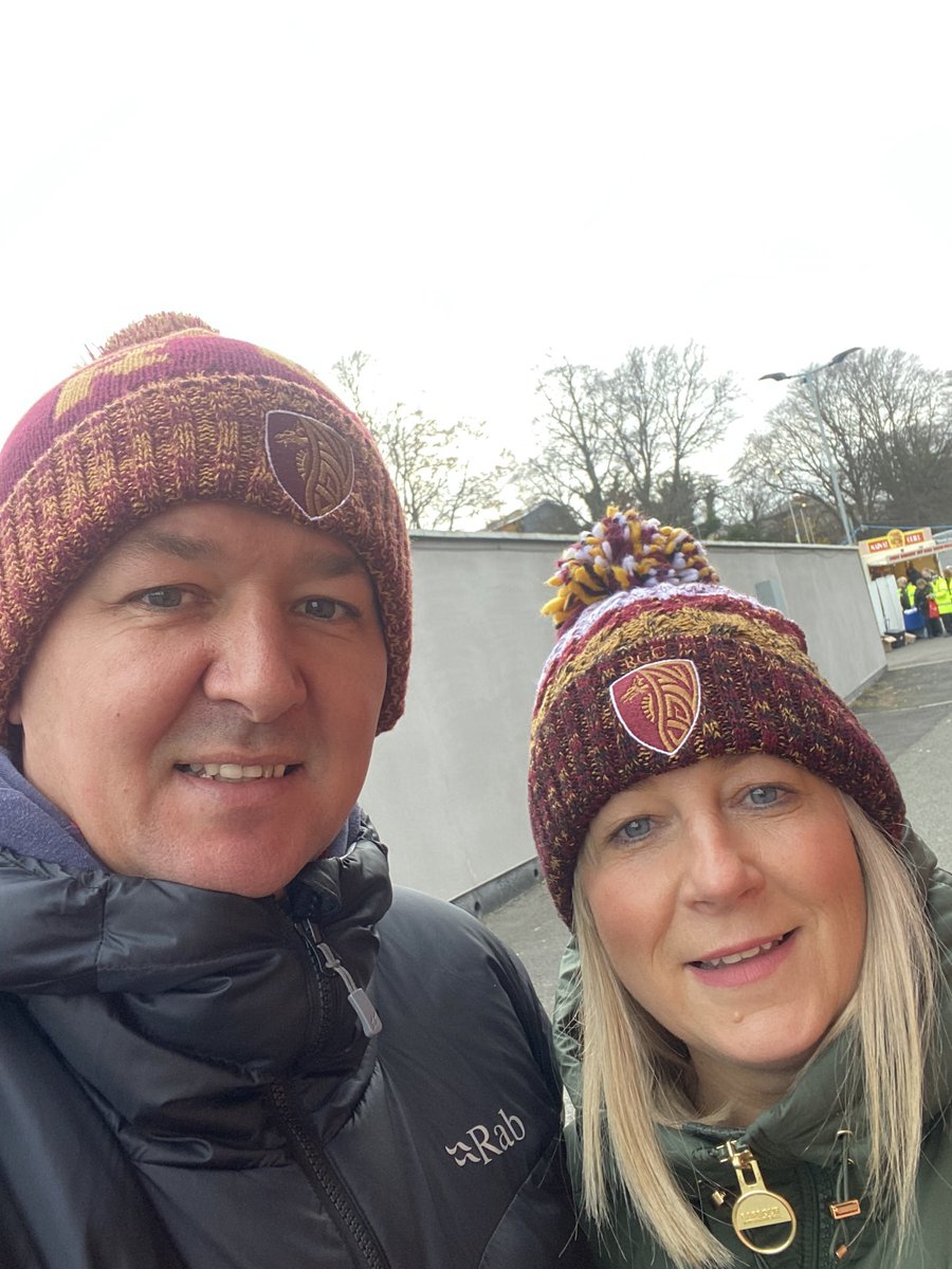 Cmon the gogs #rgc #merthyr 

Good to see a sneg old boy <a href="/lloydrowlands15/">Lloyd Rowlands</a> 🟥🟦