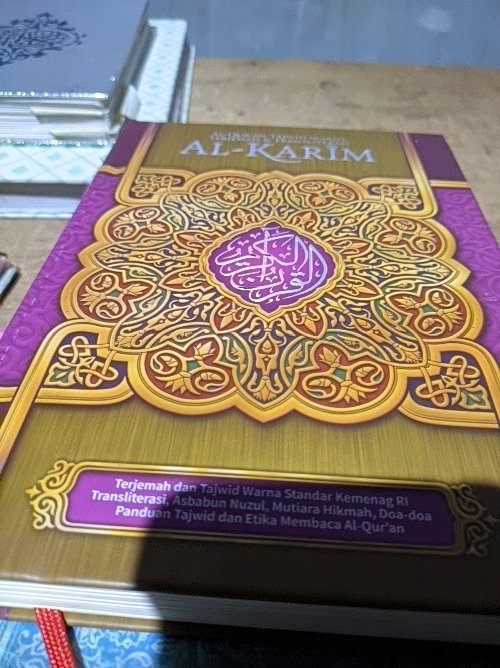 Koncone do curhat Karo pacare 
Aku tak curhat Karo seng Kuoso

Selamat malam Minggu...