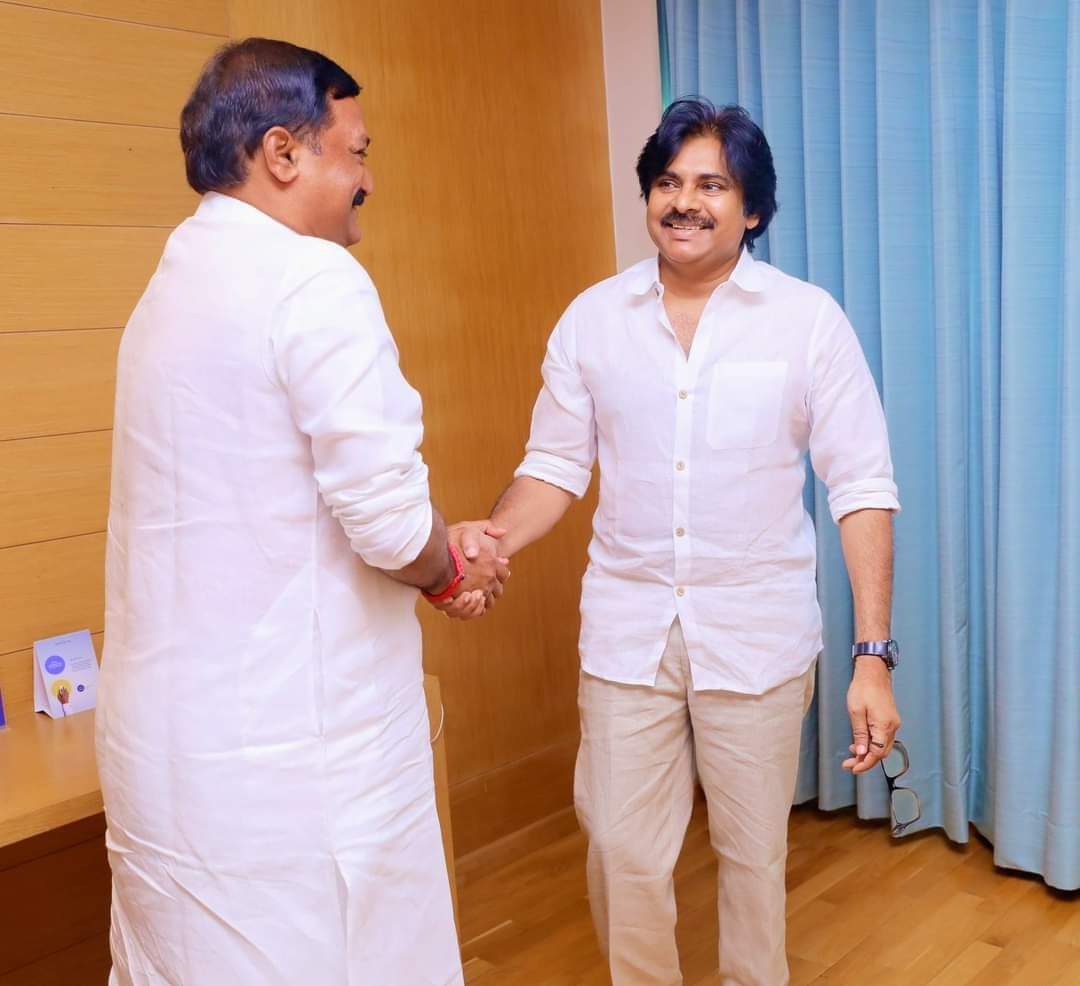 #PawanKalyan garu with #GantaSrinivasaRao garu ❤️❤️❤️