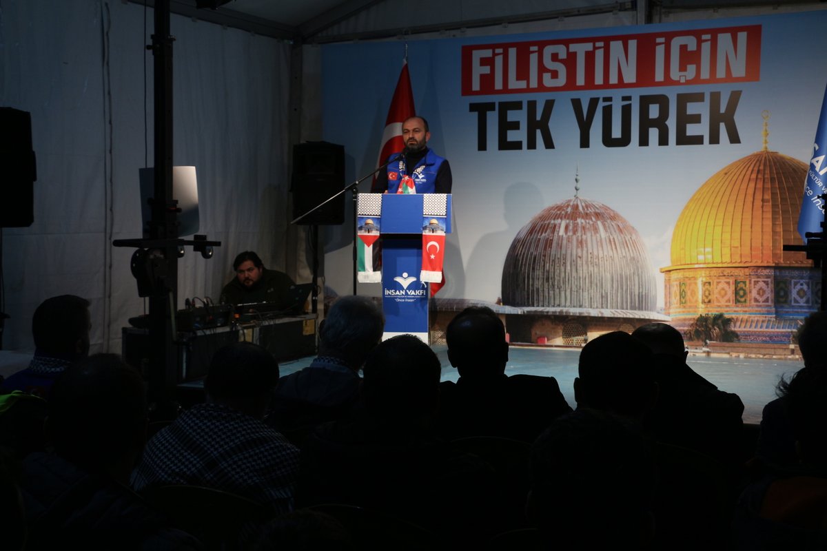 insanvakfi's tweet photo. İnsan Vakfı Yönetim Kurulu Başkanı Haluk Nas, "Filistin İçin Tek Yürek" olmanın önemine dair bir açılış konuşması gerçekleştiriyor.
#FilistineUmutOl https://t.co/iYlkr45rsp