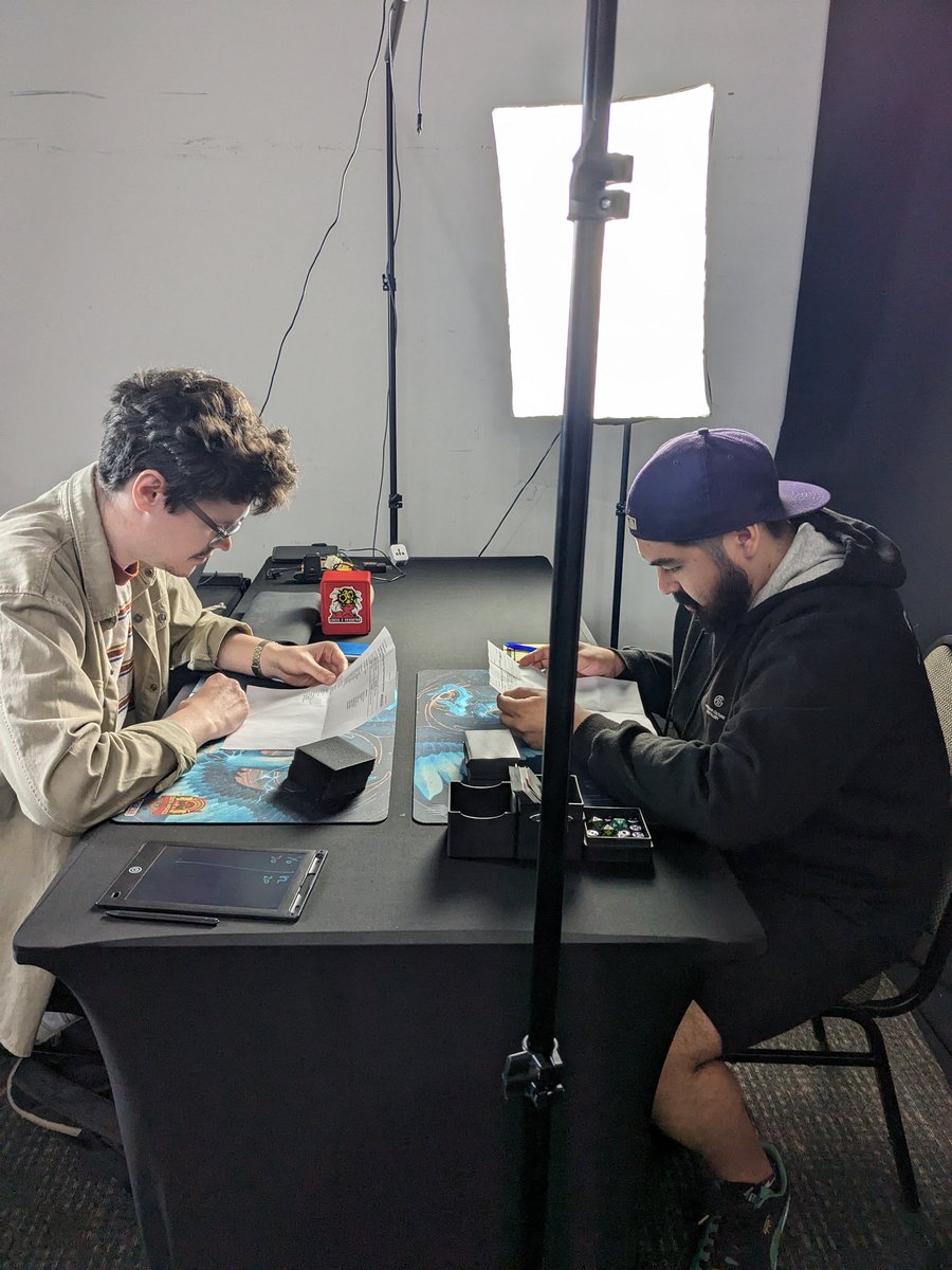 Segunda ronda del <a href="/smagicseries/">South America Magic Series</a>  ya instalados en las feature match 1 y 2. #MTG #RCQ #MagicTheGathering