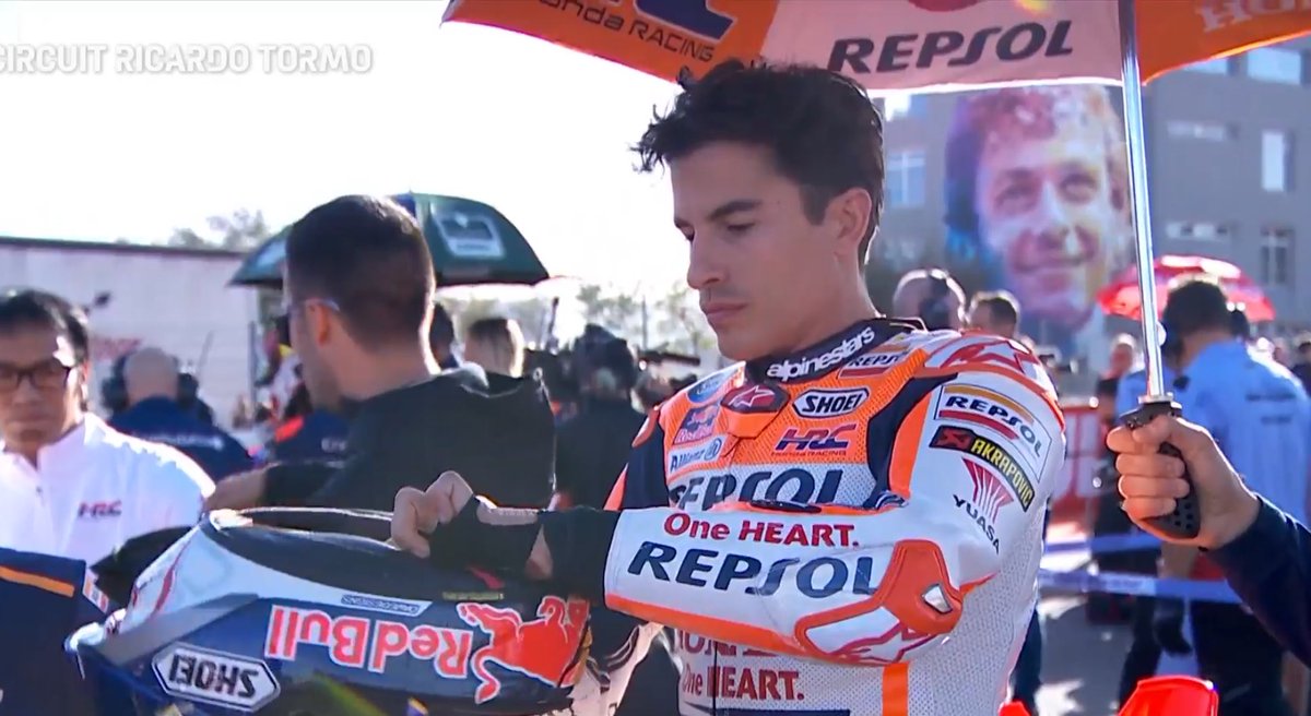 Such a cool shot.

#MotoGP #ValenciaGP