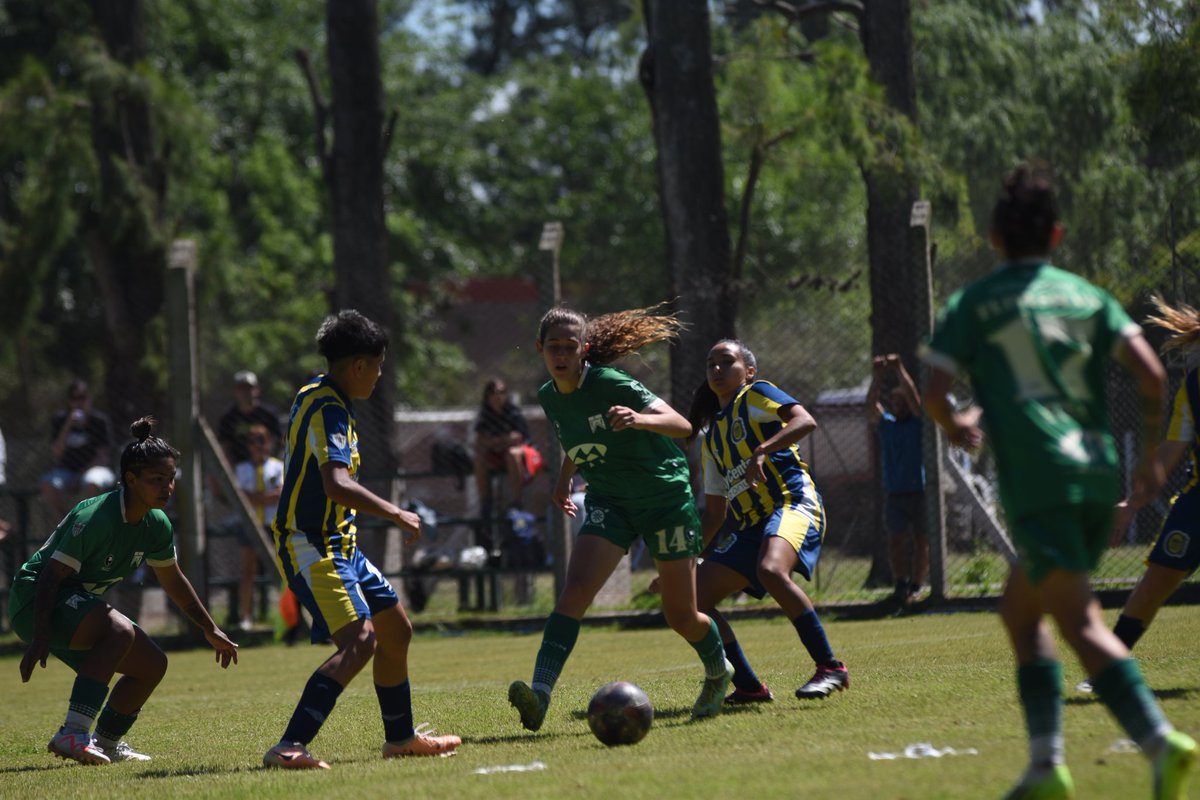 FerroFemenino's tweet photo. GANÓOOO FERROOOO 🔥

#Oeste superó 1-0 a Rosario Central con gol de Alicia Zaracho y de esta manera selló su clasificación a los 4tos de final de la #CopadelaLiga 🏆

19 puntos en 9 partidos jugados 😎

#VivíFerro 💚
#VamosVerdolagas 🇳🇬 https://t.co/NazLDzEynj