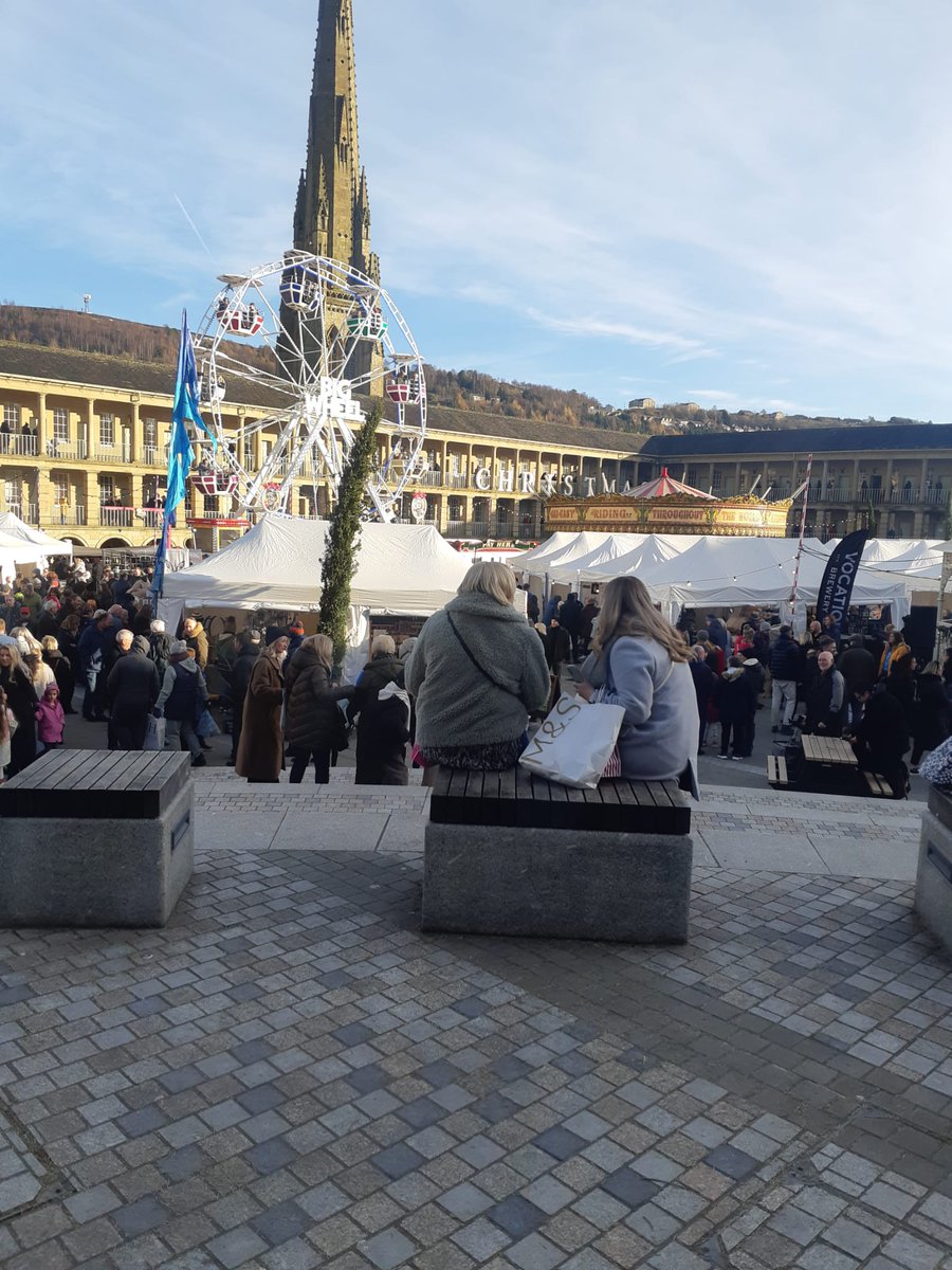 CCTV alerted team 4 from the Community protection team on patrols in Halifax Town Centre to two females who had shop lifted they caught up with the two females and retrieved the goods and returned to the shop
<a href="/Calderdale/">Calderdale Council</a> 
<a href="/WKyle321/">WardenKyle321</a> 
<a href="/warden_mick/">Mick Warden</a> 
#teamwork 
#wewillcatchyou