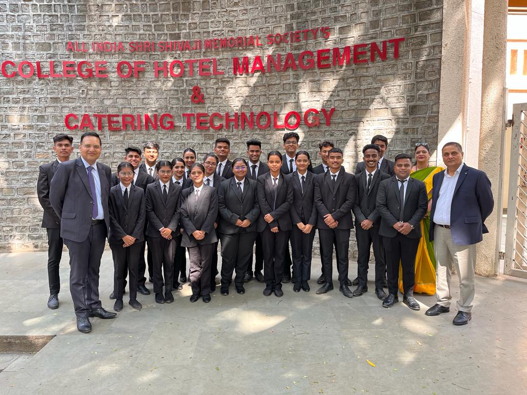 AISSMS_CHMCT's tweet photo. Mr. Praveen Roy - Advisor, CIIIH & Mr. Rahul Ahuja- Dean Academics, CIIIH, Gurugram visited AISSMS CHMCT campus and interacted with students of VET by EHL programme on their career path forward.
#AISSMS #CHMCT #EHL #CIIIH #VET #TAJHOTELS #HOSPITALITY #STUDENTS #LAUSANNE https://t.co/x4FGwqQ8AN