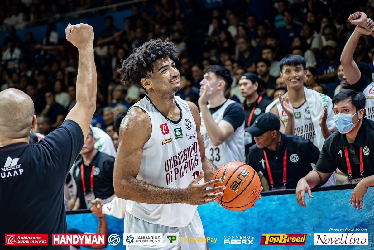 mandyrektor's tweet image. Buti nalang may isang referee na kampi namin. Nauna na mag UP Naming Mahal.😜 #UPFight #NowhereToGoButUP✊🏼♥️💚