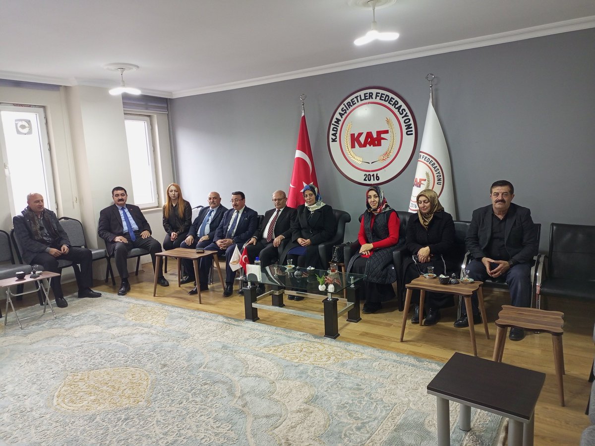 KadimAsiretler's tweet photo. Ak Parti Edremit Belediye Başkan Aday Adayı sayın Handan FİDAN ve beraberindeki heyet genel merkezimizi ziyaret ettiler. Ziyaretlerinden ötürü kendilerine teşekkür eder çalışmalarında başarılar dileriz. 
@RasimASLAN65 https://t.co/eP4Y4yIJ2K
