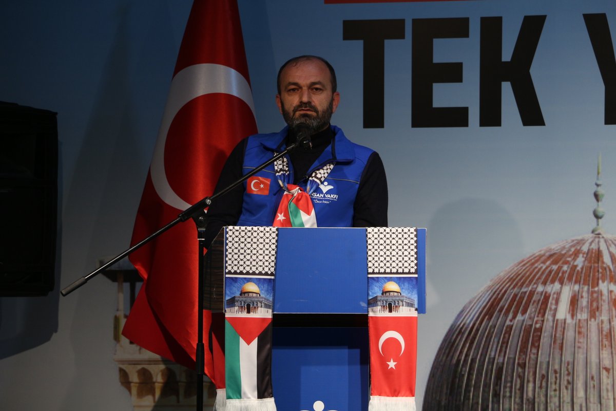 insanvakfi's tweet photo. Nas, sözlerini "Bu vesileyle Gazze’de şehit olan kardeşlerimize Allah’tan rahmet, yaralılara acil şifalar dilerken kermesimize emek veren bütün kardeşlerime ve siz katılımcılara çok teşekkür eder, hepinize saygı ve sevgilerimi sunarım." diyerek bitirdi.
#FilistineUmutOl https://t.co/yV1CCNsemj