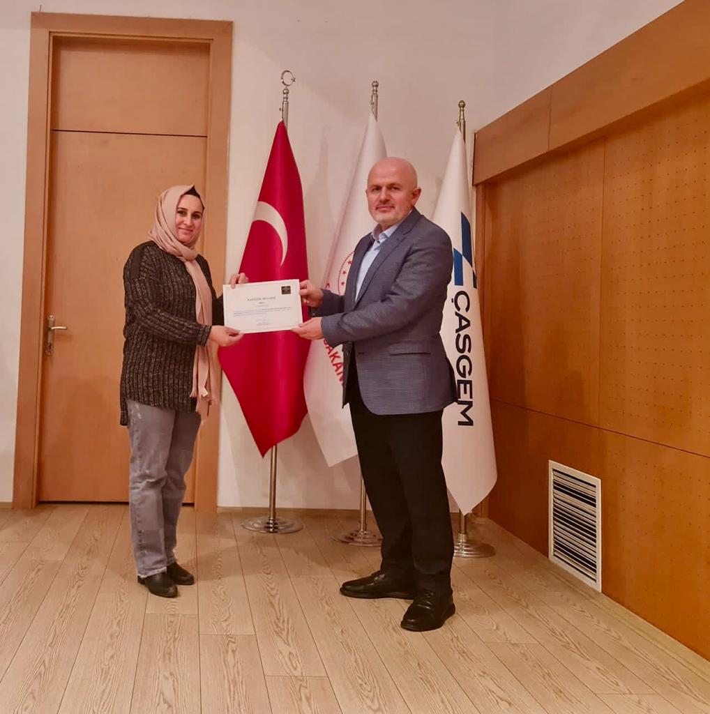 meb_dinogretimi's tweet photo. Daire Başkanlarımız Uğur Tecir, İhsan Erkul, Hasan Özarslan ve Bünyamin Akyüz, Feyza Projesi Eğitici Eğitimi sertifika töreninde katılımcılara sertifikalarını verdiler 
#yapayzeka #feyzaprojesi 
@drahmetisleyen @yilmaznazif https://t.co/Gz3Lu0CJL7