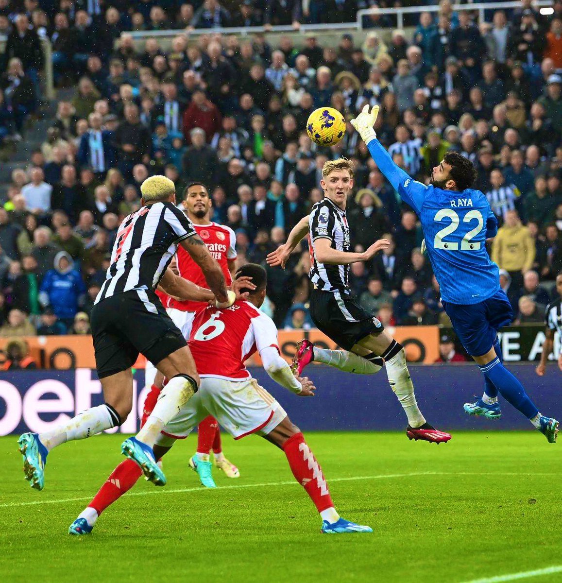 Compare and contrast <a href="/premierleague/">Premier League</a> 
Foul                  no foul