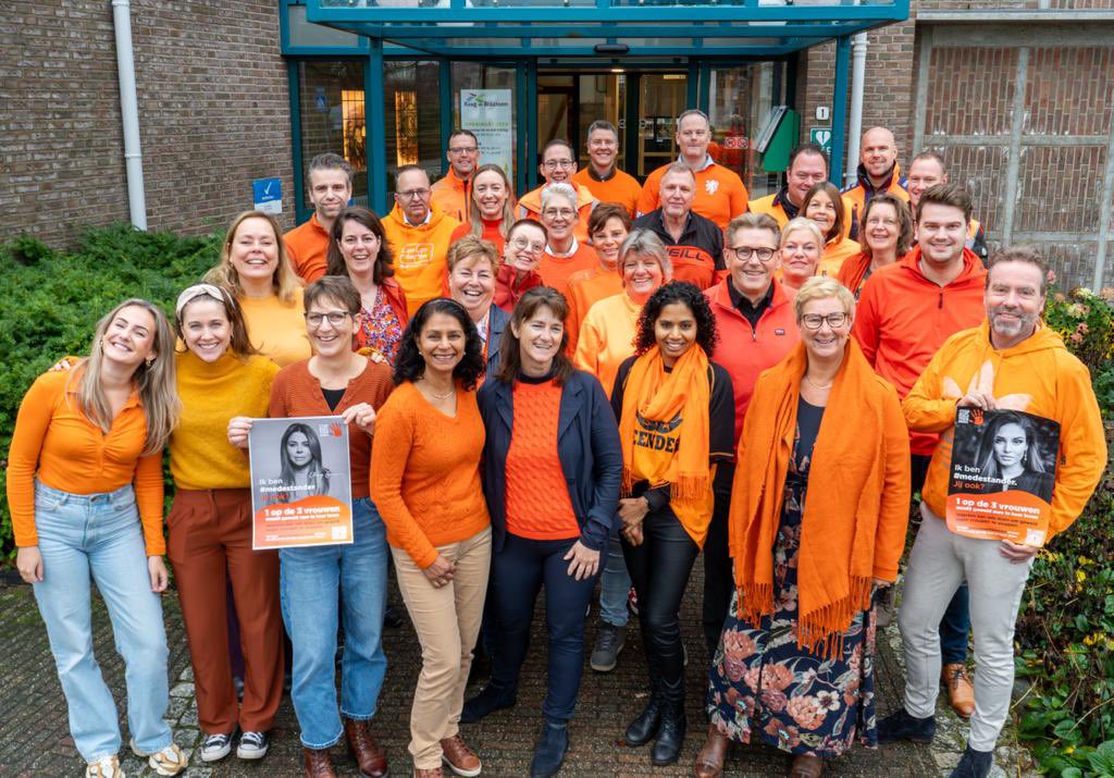 Vandaag is het de Internationale dag van geweld tegen vrouwen en meisjes. Ook in Kaag en Braassem vinden wij dat dit geweld er niet kan en mag zijn. Daarom kleuren wij oranje. #OrangeTheWorld