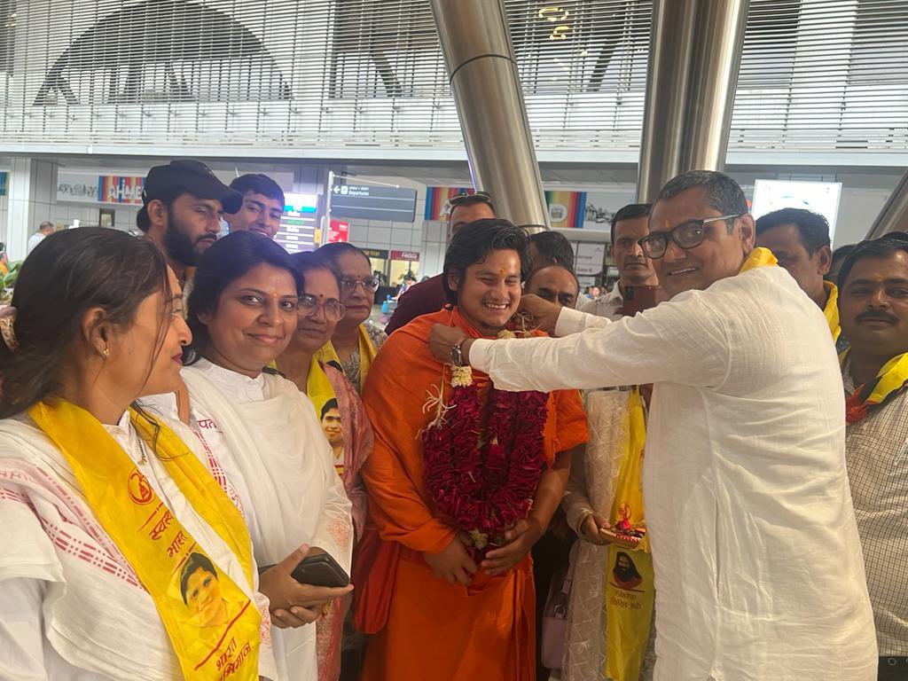 swamiadityadev's tweet photo. 🕉️ युवा भारत के आगामी प्रवास के प्रथम चरण में अहमदाबाद , गुजरात में आगमन https://t.co/H9KIKsw2cz