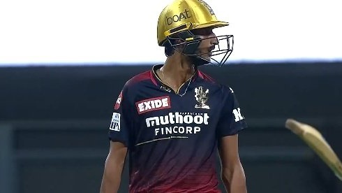 CricyANAND's tweet photo. #IPL2024 #HardikPandya #mumbaiindians #RohitSharma 

RCB has traded Shahbaz Ahmed for Mayank Dagar to SRH😯.

No way.....
Veryyy veryyy bad deal from RCB. https://t.co/XsECscE67Z