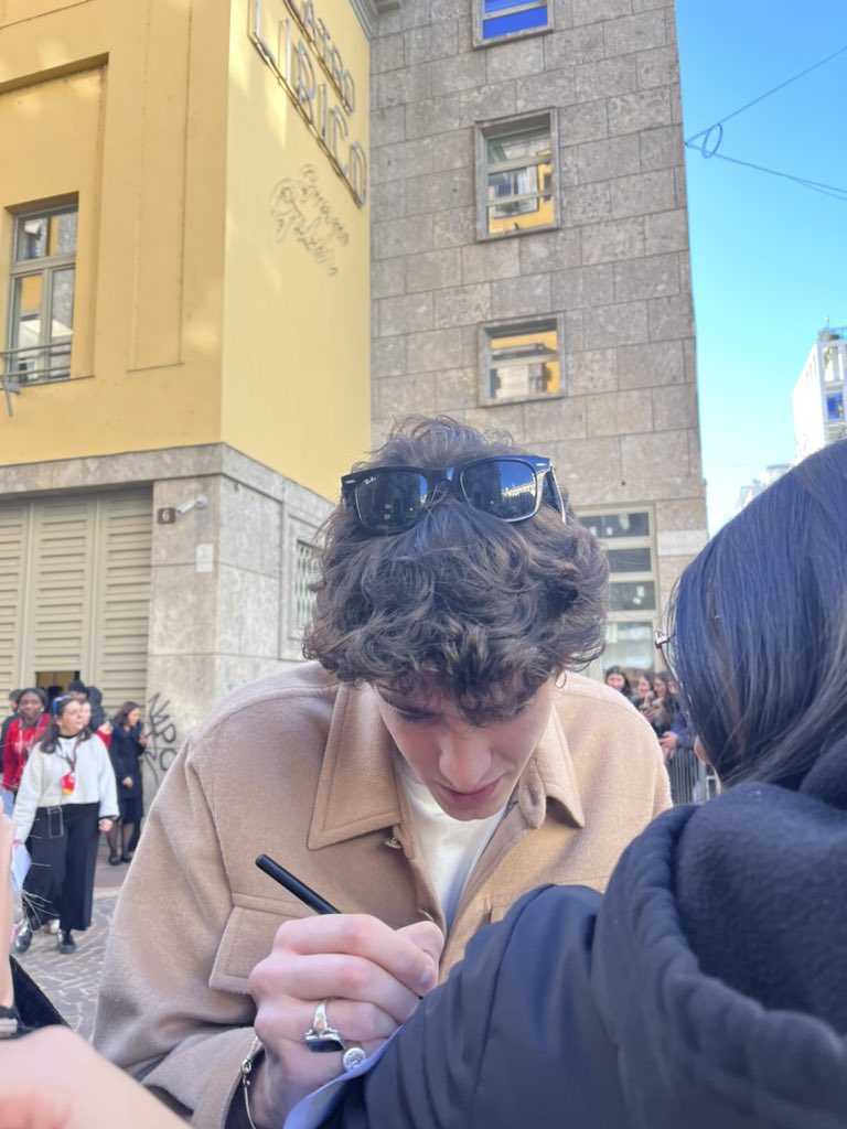understvand's tweet photo. surreale se chiedete a me è la gentilezza fatta persona https://t.co/1y8TJJcywS