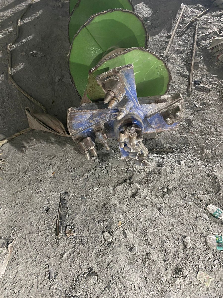 Just had a talk with a person at #UttarkashiRescue site, he is deployed as Site Engineer at Site. His response absolutely shocked me. We talked for more than 1 hour and discussed every aspect.

Some important points:
1 Auger machine is nothing but a MS pipe with a screw conveyor.
