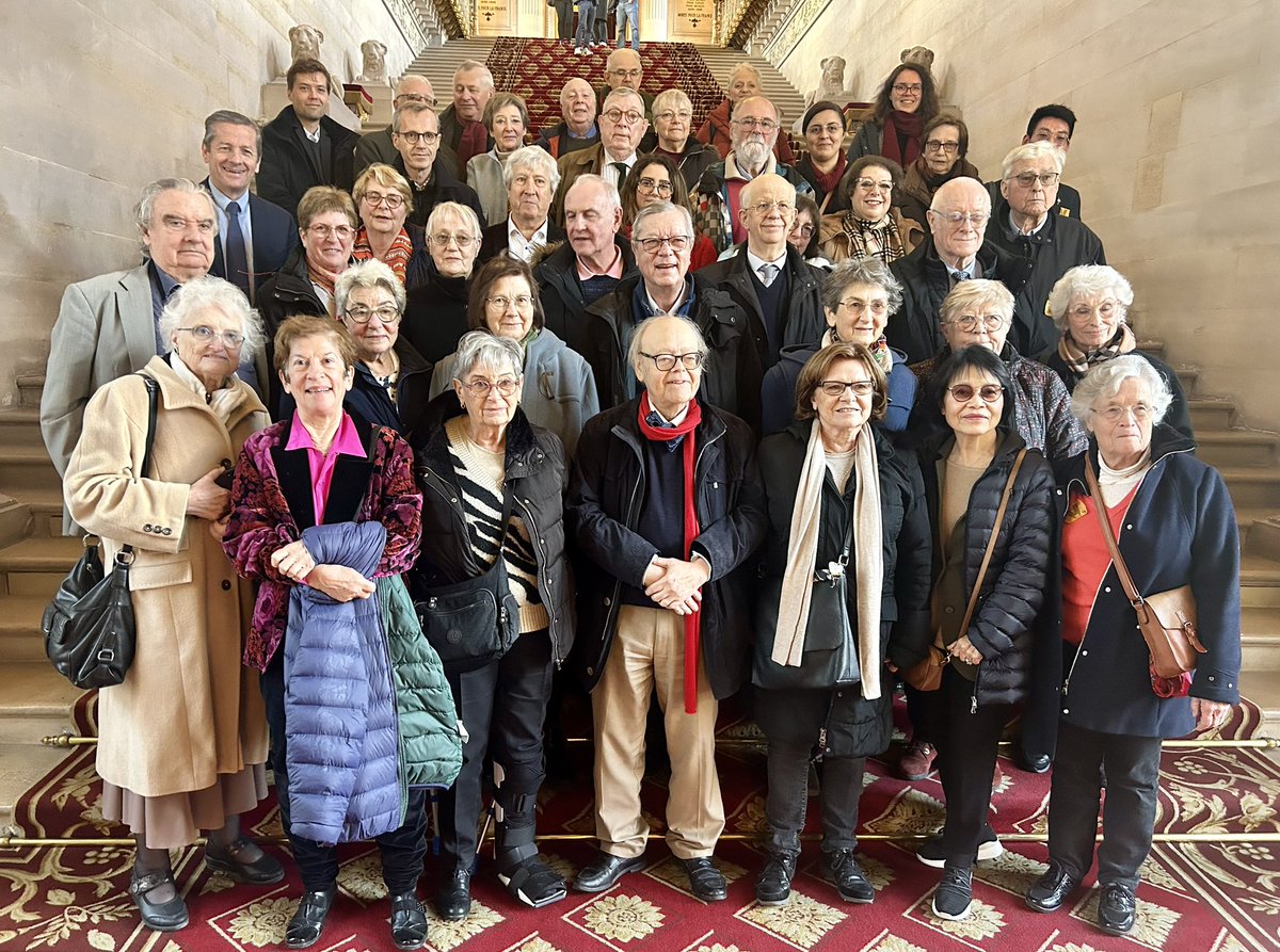 🔵 Très heureux d’accueillir ce samedi au Sénat les membres de la Société d’Histoire de la Pharmacie