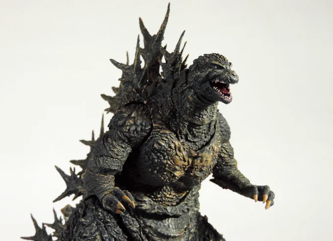 モンアツマイゴジをツボルフさんで購入!!正直な感想と致しましては、レビューサンプル?程の雑味は無く、手に持って肉眼で見た感じは「おぉ!!小さいのに凄い」って思いました。僕は結構満足しています(^^)