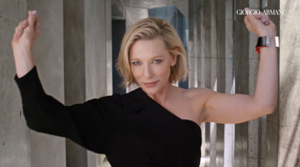 hahnsscate_'s tweet photo. cate blanchett has it ALL https://t.co/GgLI41ZJKb