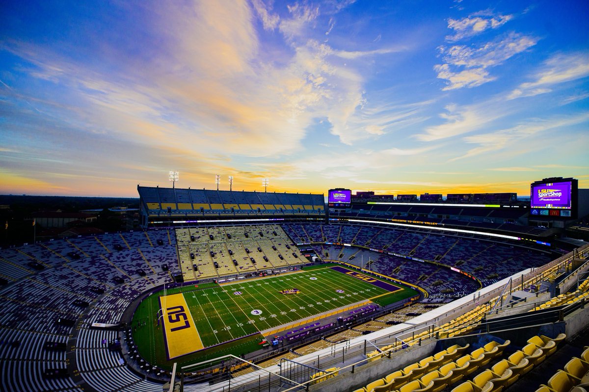 LSUfootball's tweet photo. Good morning, Tiger fans! One final gameday in Baton Rouge. https://t.co/R1bwlq7UwT
