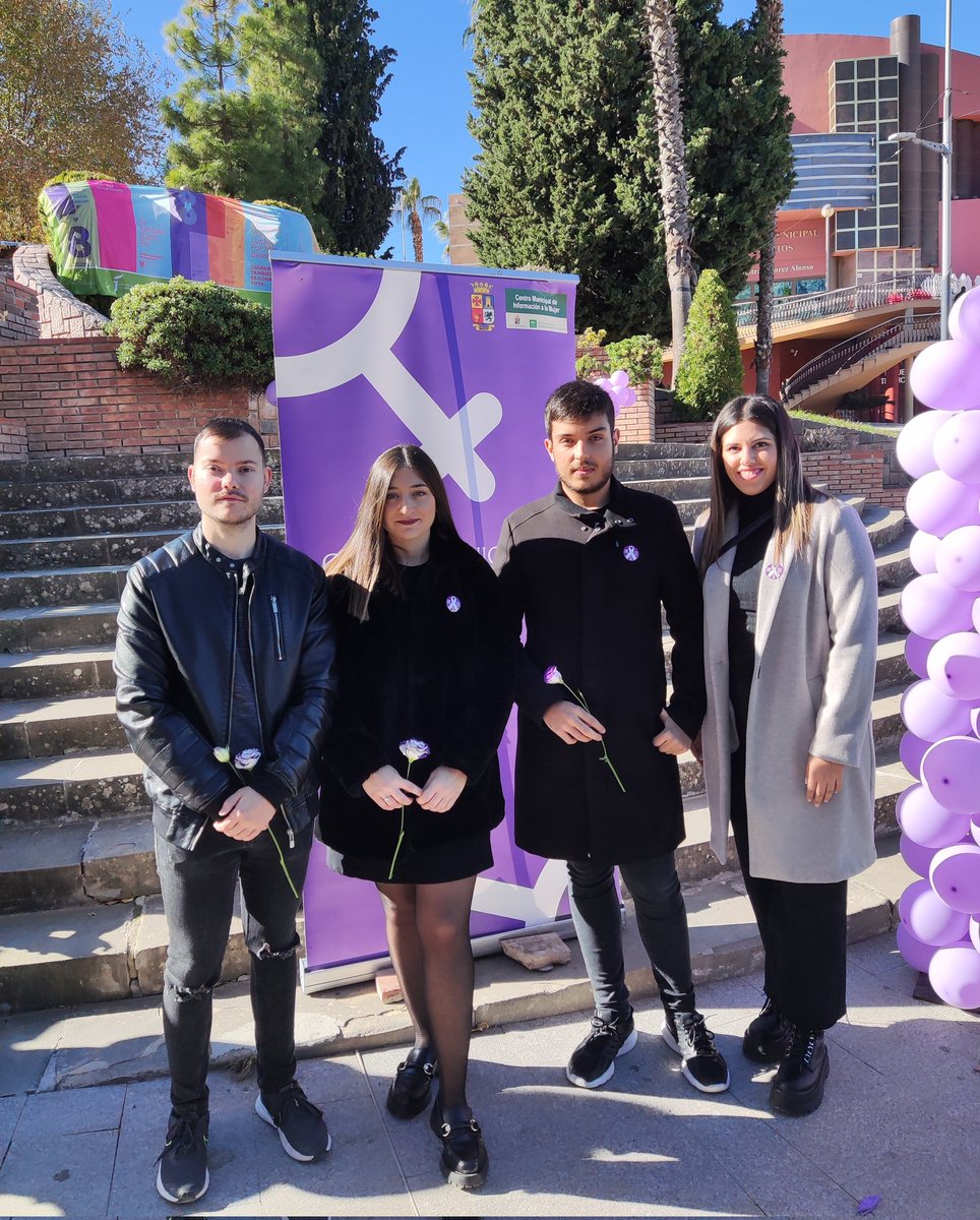 Alvarolpzjmnz's tweet image. #DíaContraLaViolenciaDeGénero

Un día más deseando vivir en una sociedad que deje atrás el machismo y en la que no tengamos que contar más víctimas.

Esto no puede ir de ideologías, todo el mundo debería tenerlo claro.

Ojalá no necesitáramos más 25N.

#NiUnaMás 
#NiUnaMenos