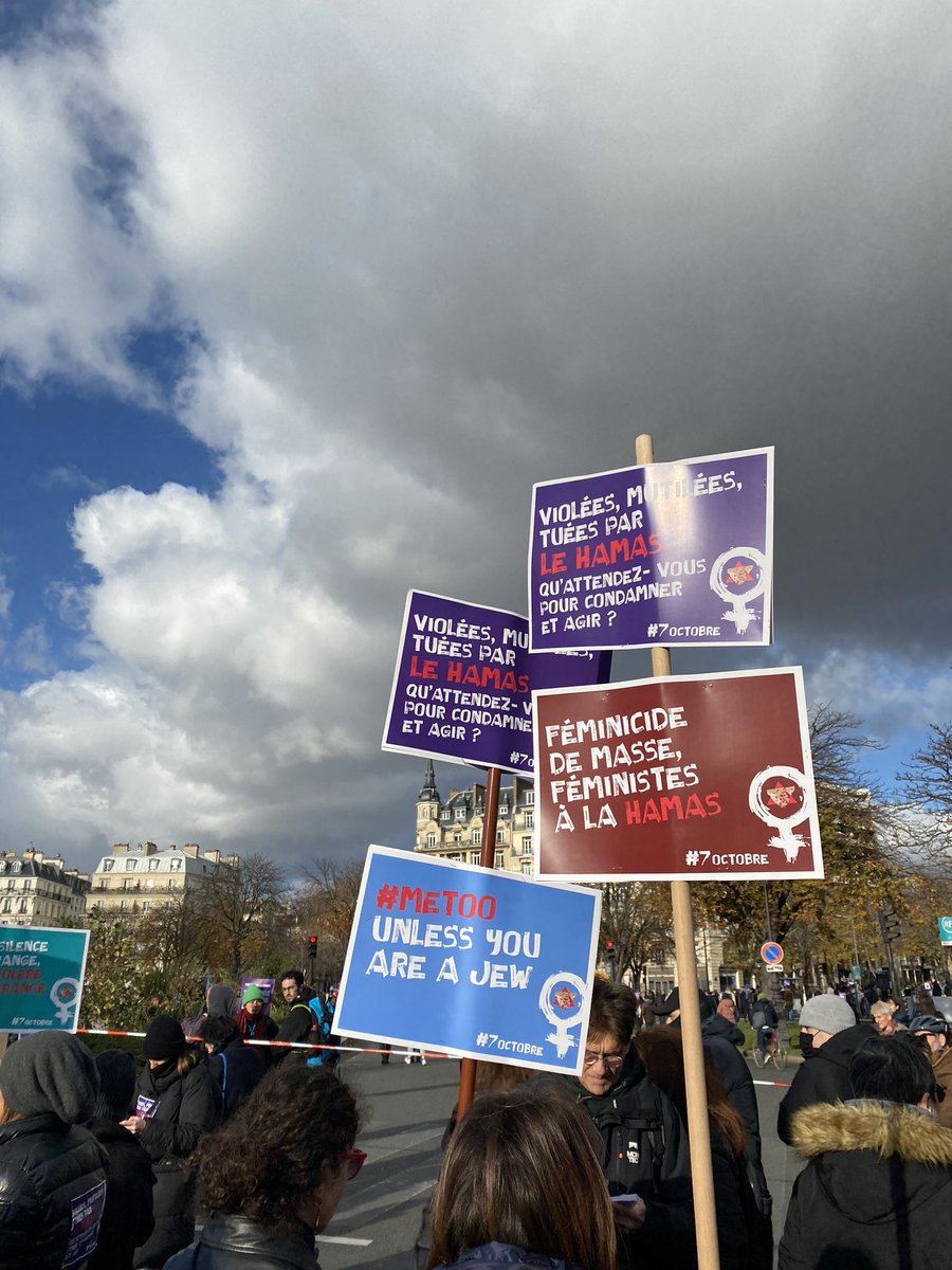 DeborahAsseraf's tweet photo. Nous sommes plusieurs centaines venues rappeler au monde la cause des femmes israéliennes victimes de crimes de guerre, viols, féminicides le #7octobre à la manif féministe #noustoutes sauf que pour l’instant on nous déconseille de rejoindre le cortège par mesure de sécurité … https://t.co/limW6cxF20