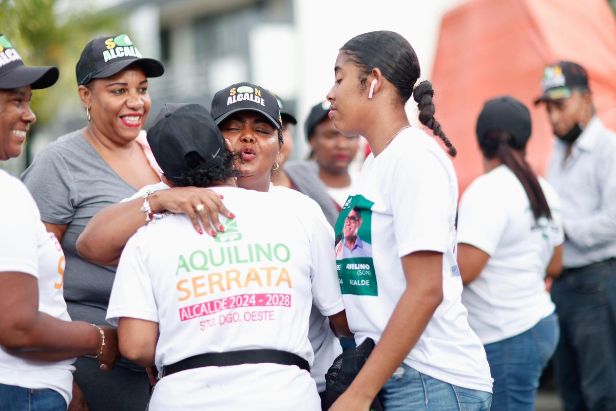 En Fuerza del Pueblo, la mujer es la esencia de nuestro progreso. Celebramos su amor y fortaleza, comprometiéndonos a construir un mundo donde cada mujer no solo se sienta amada y valorada, sino también empoderada para liderar y transformar. Juntas, somos la fuerza que impulsa el