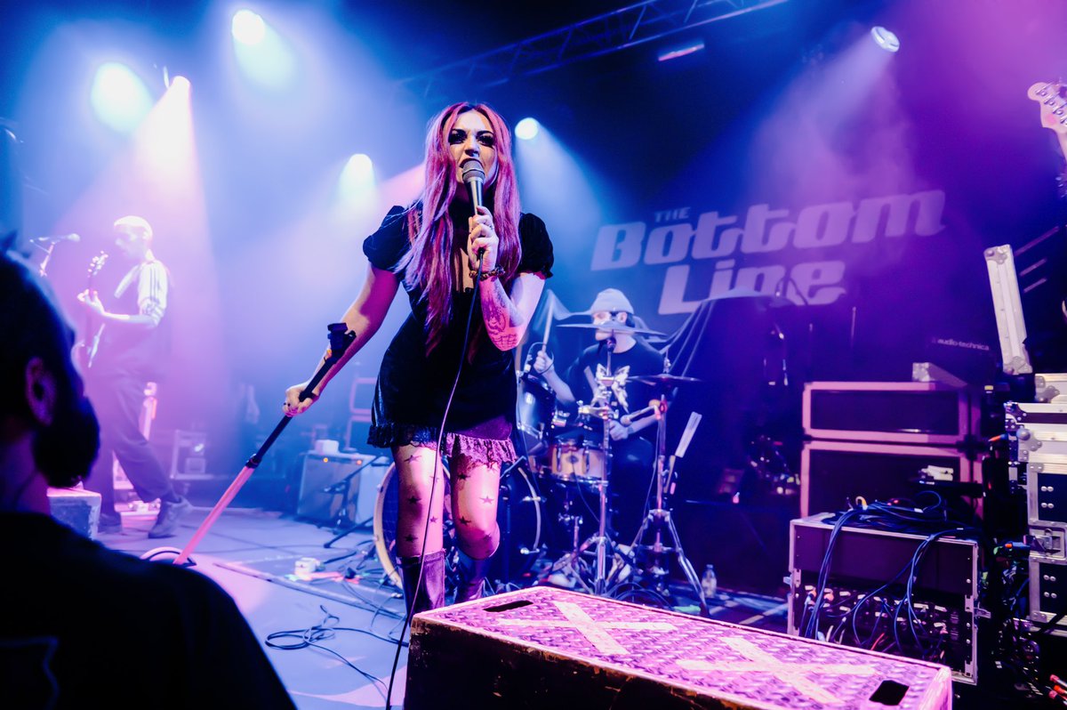 BronnieMusic's tweet photo. TILBURG &amp; AMSTERDAM YOU WERE EPIC. we 🩷 being on tour in europe 👊🏼 Essen tonight! https://t.co/s3E3VtNDVM
