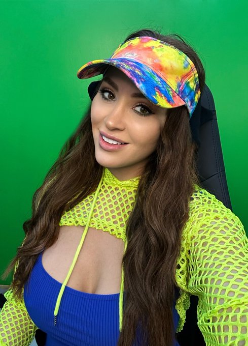 My birthday 80s gym themed stream is now live!!   Come watch our 8 hour @Wizards_DnD stream, we have<a href="/tag/partner"class="tags"><span>#partner</span></a>