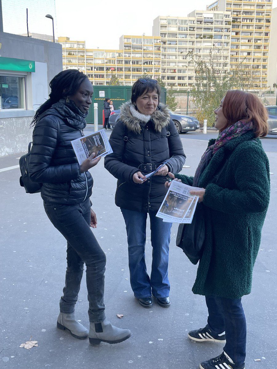 Renaissance_93's tweet photo. En cette journée internationale de lutte contre les violences faites aux femmes, #Renaissance93 était ce matin en gare de #NoisyleGrand pour rappeler les dispositifs mis en place par le @gouvernementFR contre les violences dans les transports en commun.

#LevonsLesYeux https://t.co/GKJw3OUuKu