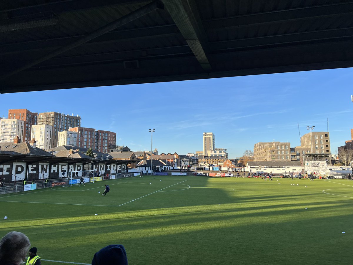 Sunny and super chilly at York Road! Proper footie ground! @MUFCYorkRoad v @YorkCityFC in the @TheVanaramaNL . KO at 3pm. Reports live on @BBCBerkshire with the one, the only @willow1871