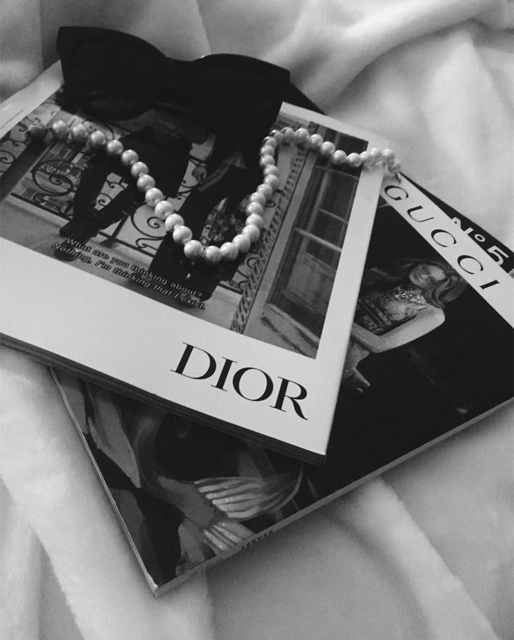 chlothinker's tweet image. hi!!! this is a new comfort account for chloe charlotte stans. this is a safe place where we’ll be posting chloe stuff just to make our days better. pls like and rt to find more chloe thinkers! 🤍🏹