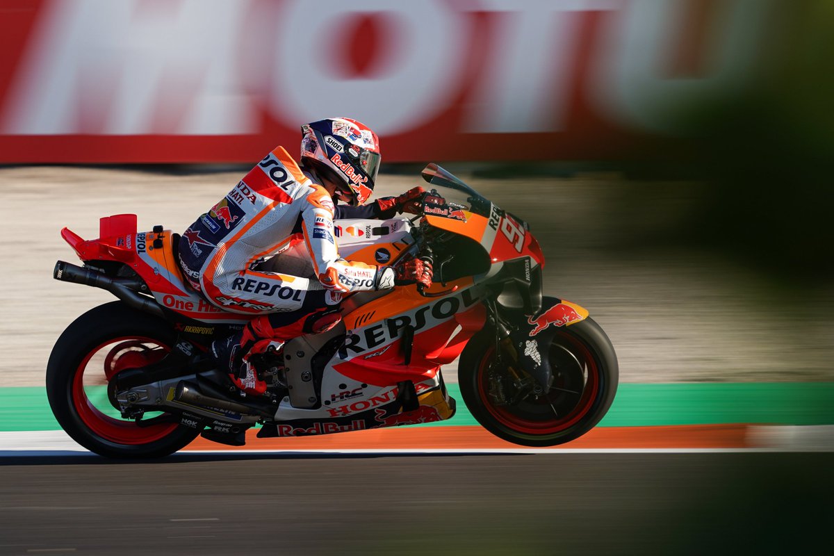 mlito13's tweet photo. #ValenciaGP ๐ช๐ธ
#MotoGP #SPRINTRACE @CircuitValencia ๐
1โฃ @88jorgemartin #JM89 ๐ช๐ธ ๐9th
2๏ธโฃ @BradBinder_33 #BB33 ๐ฟ๐ฆ
3๏ธโฃ @marcmarquez93 #MM93 ๐ช๐ธ
#ChesteGP https://t.co/UCQFWvyMnp