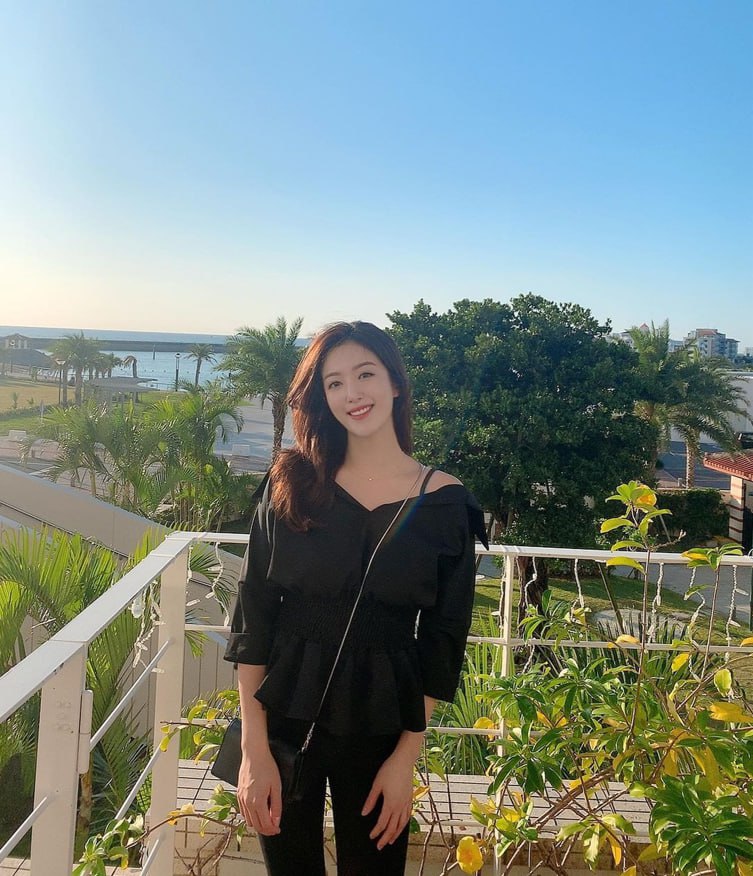 Did you wake feeling happy and blessed? Did you wake up on the wrong side of the bed? Is there anything you want to tell everyone about your morning experience?