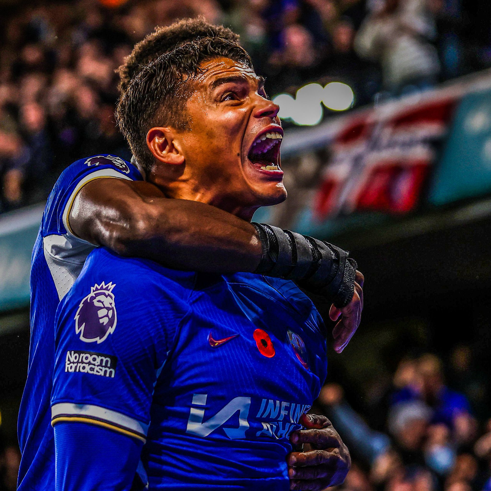 Our brilliant Brazilian. 💙 At 39 years and 64 days, @TSilva3 will today  become Chelsea's oldest ever outfield player. 👏 : r/futebol