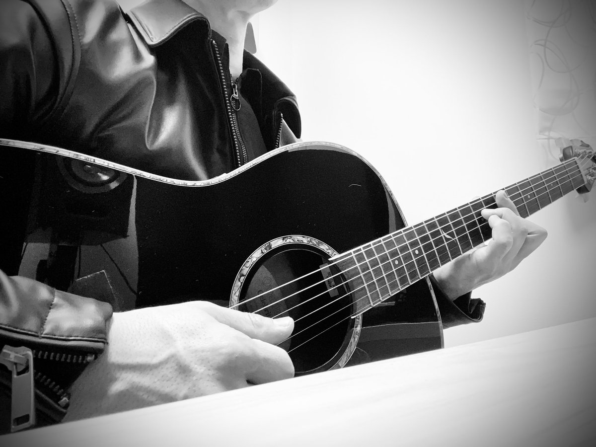 gt_kamimooo's tweet photo. そういえば高鍋応援ソングTKNB作曲させていただきましたが、ありがたいことに5300回以上再生されてて嬉しいでふ！🥹この前地元の灯篭祭りで子供達が曲に合わせて踊ってくれたみたいでふ！🥹
引き続き聴いてねふ！🥹

https://t.co/EcdZH3ouhk

#TKNB #tknb #高鍋 https://t.co/yGi3awi6op