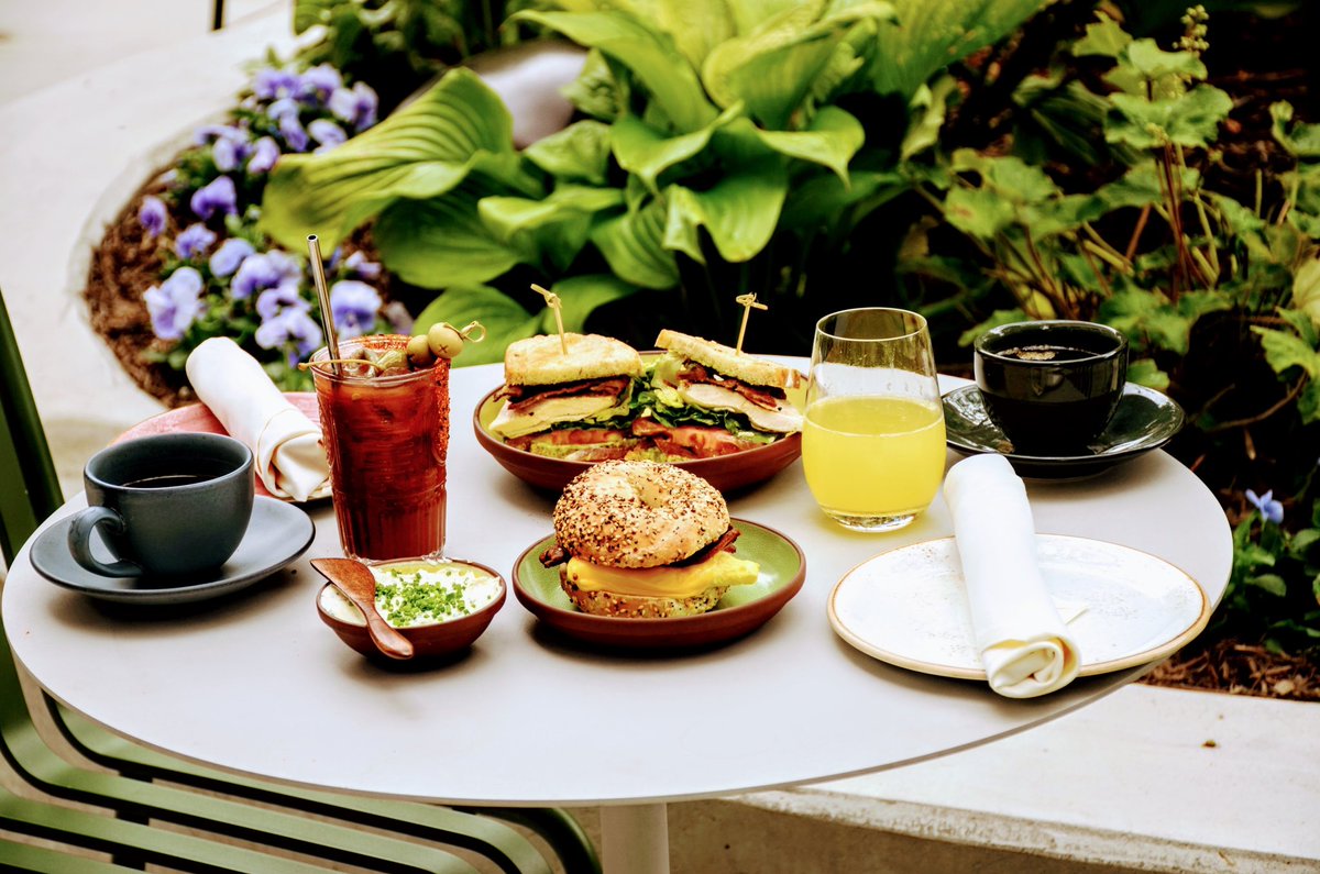 your favorite clarendon spot for a bagel brunch! 🥯✨ complete with plenty of hot coffee, mimosas + bloody marys. served ‘til 3 today!