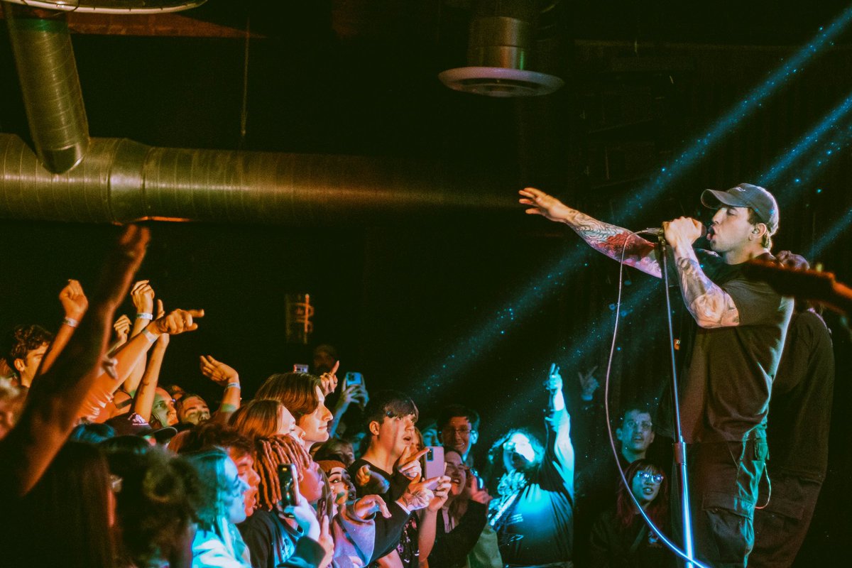 ¯\_(ツ)_/¯ tweet media