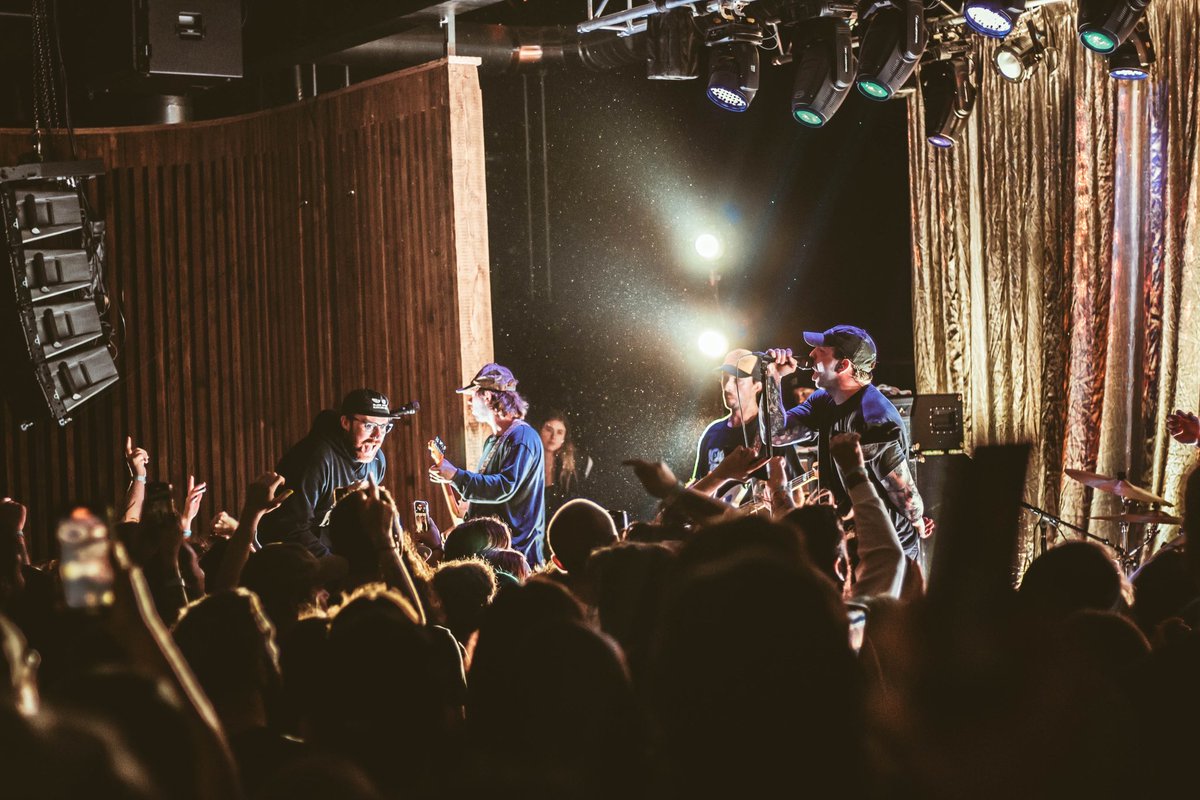 ¯\_(ツ)_/¯ tweet media