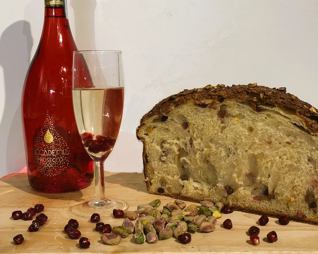 Che ora e'?
It's time to order your panettone
#panettone #Pistachio #Prosecco #JunctionTO #ShopLocal #SupportLocal #CoffeeShop #Coffee  #lattte #espresso #handmade #coffeelife #vegan #breakfast #torontobakery #ubsocial
