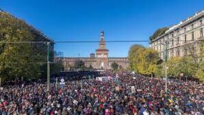 lisameyerildra1's tweet photo. Le piazze oggi contro la violenza sulla donna 🌈🚀 https://t.co/07wAuvI165