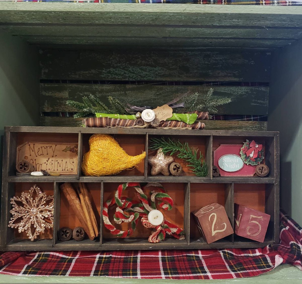 cougarmints's tweet image. moonglowenchantments.etsy.com/listing/885366… #Christmas #SmallBusinessSaturday #cubby #crafter #crafts #primitive