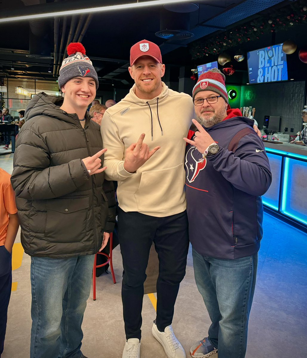 JJWatt tweet picture