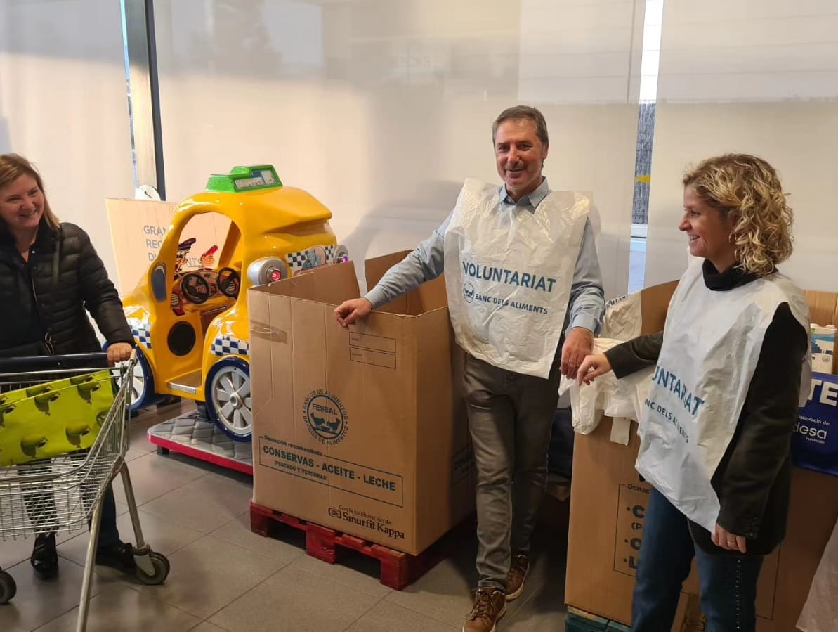 meritxellroige's tweet photo. Un any més l'equip de @juntspertortosa col·laborem en la recollida d'aliments del @GranRecapte. Us animo a col·laborar i ajudar als que més ho necessiten. #Tortosa 
@BA_Ebre @OscarOlogaray https://t.co/0P5b90U61G